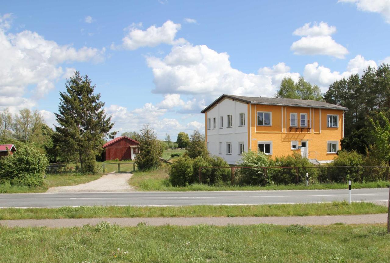 Ferienwohnung am alten Gutshaus Nossentiner Huette Exterior foto